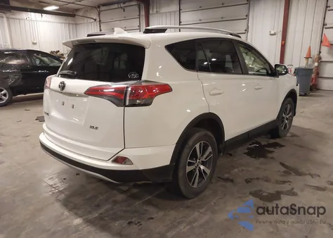 2016 Toyota Rav4 Xle z USA, uszkodzony, nr VIN JTMWFREV5GD082103